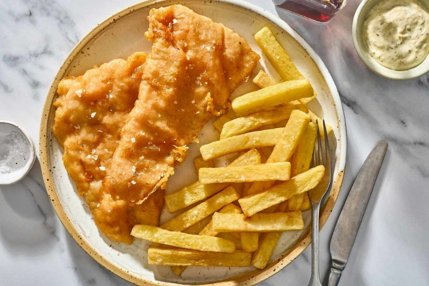 Đĩa Fish and chips - Cá chiên giòn cùng khoai tây chiên vàng hấp dẫn