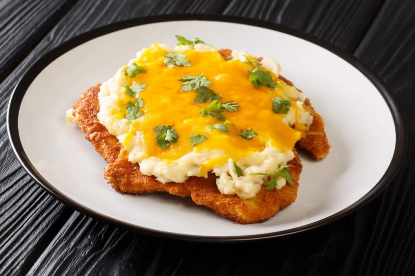 Parmo giòn tan, phủ phô mai béo ngậy, món ăn nổi tiếng địa phương