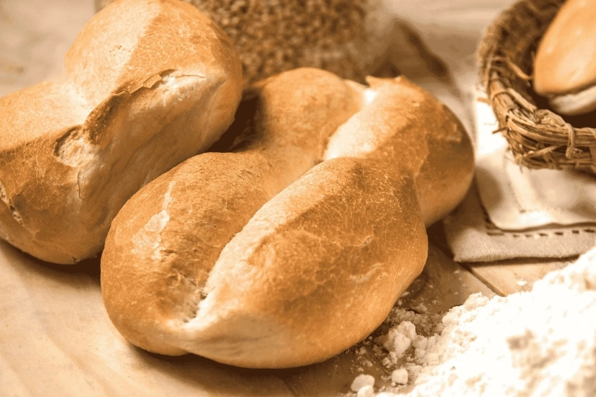 Bánh mì Marraqueta giòn vỏ, ruột xốp, đặc trưng ẩm thực Chile