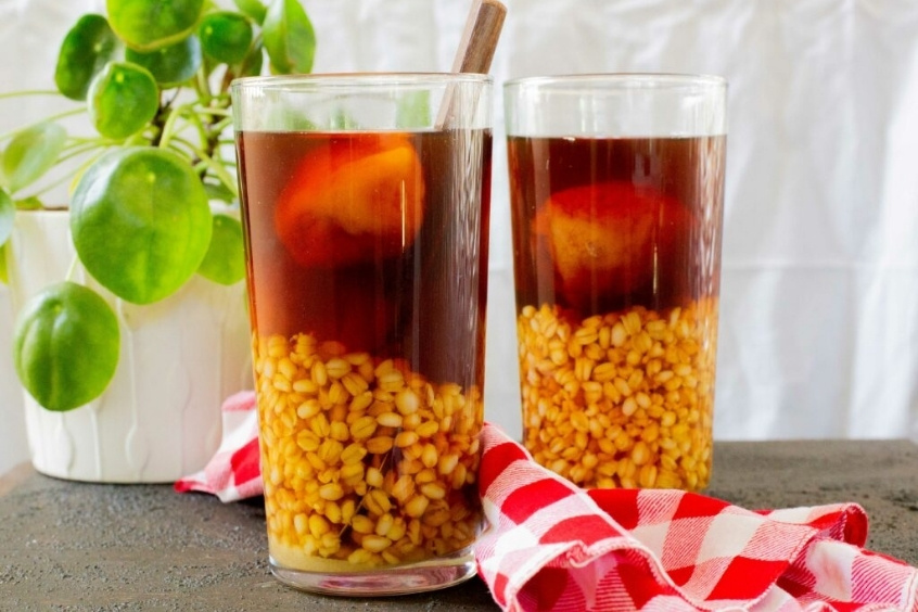 Ly Mote con Huesillo Santiago với đào khô và lúa mạch ngâm ngọt