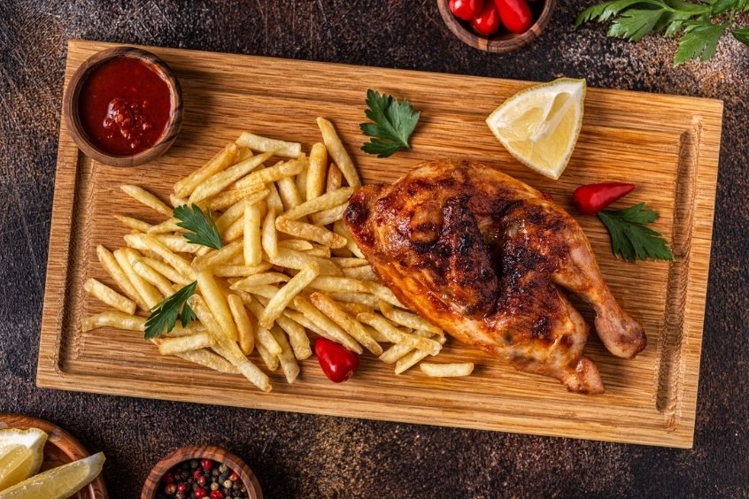 Gà nướng Piri-Piri Coimbra phủ sốt ớt cay nồng