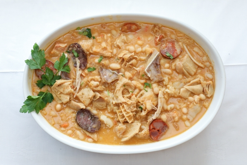 Dạ dày hầm kiểu Porto với thịt và đậu