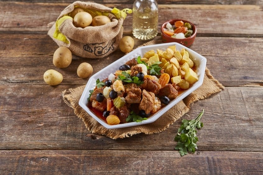 Thịt heo hầm với mỡ, tỏi và thảo mộc