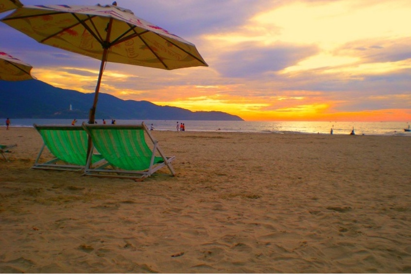 Bãi tắm Phạm Văn Đồng