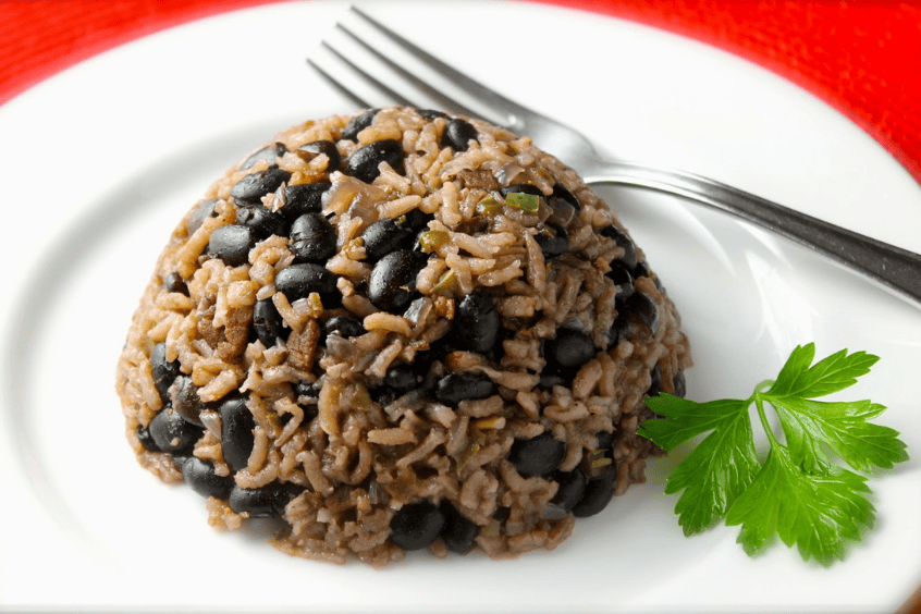 Moros y Cristianos – Biểu tượng cơm đậu đen của Cuba