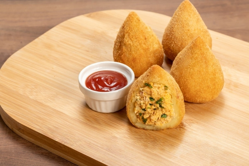 Coxinhas São Paulo - Bánh gà chiên vàng hình giọt nước