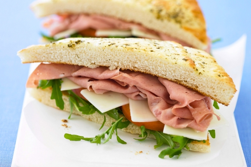 Mortadella Sandwich - Bánh mì nhân thịt nguội dày đặc trứ danh Mercado Municipal São Paulo