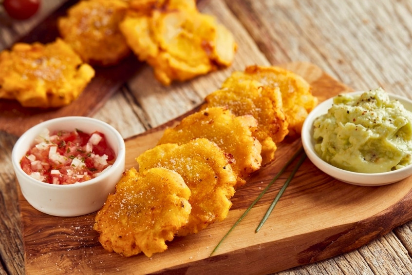 Món Tostones Cuba, chuối xanh chiên giòn, hương vị thơm ngon, phổ biến tại Cienfuegos
