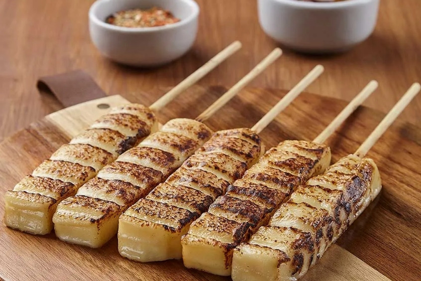 Xiên phô mai nướng Queijo Coalho nóng hổi