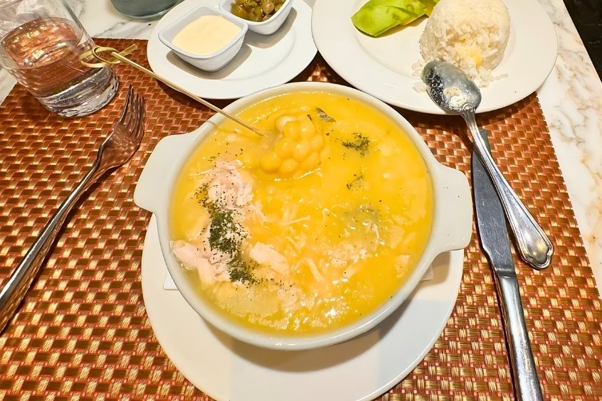 Ajiaco Camaguey kiểu Cuba, súp thập cẩm nóng hổi với rau củ, thịt và gia vị đậm đà