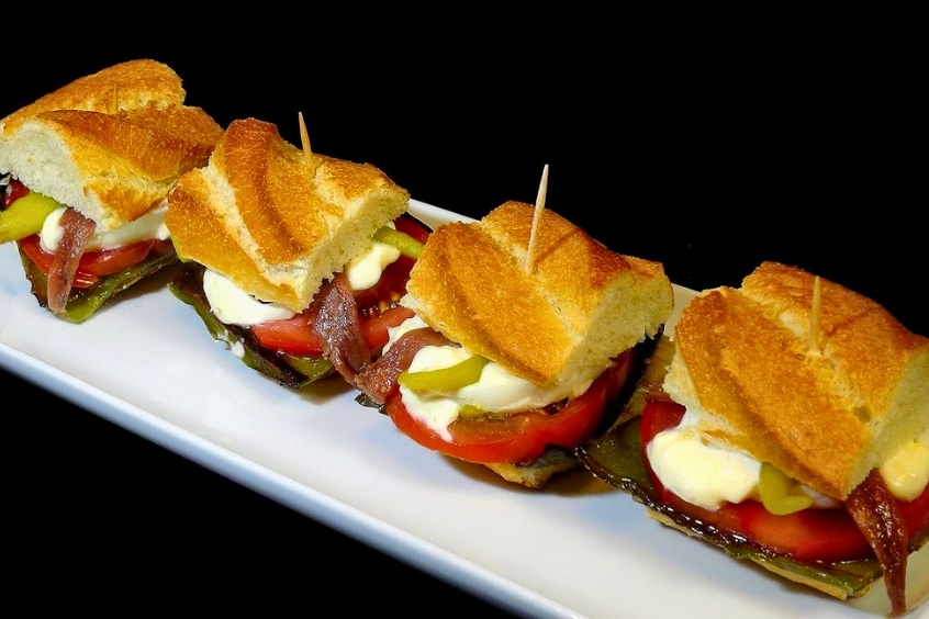 Bánh mì Cuba Bocadito, món ăn nhanh truyền thống, nhân thịt mềm, sốt đậm đà