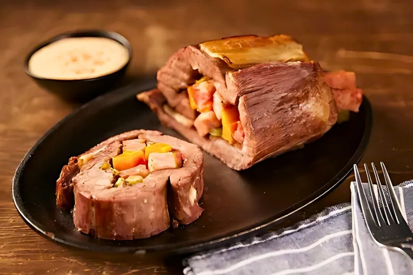 Matambre Cuba, thịt nấu sốt đặc biệt, kết hợp gia vị truyền thống, hương vị thơm ngon và bổ dưỡng