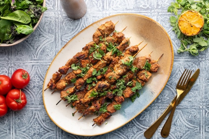 Xiên thịt Pinchos morunos nướng vàng ruộm