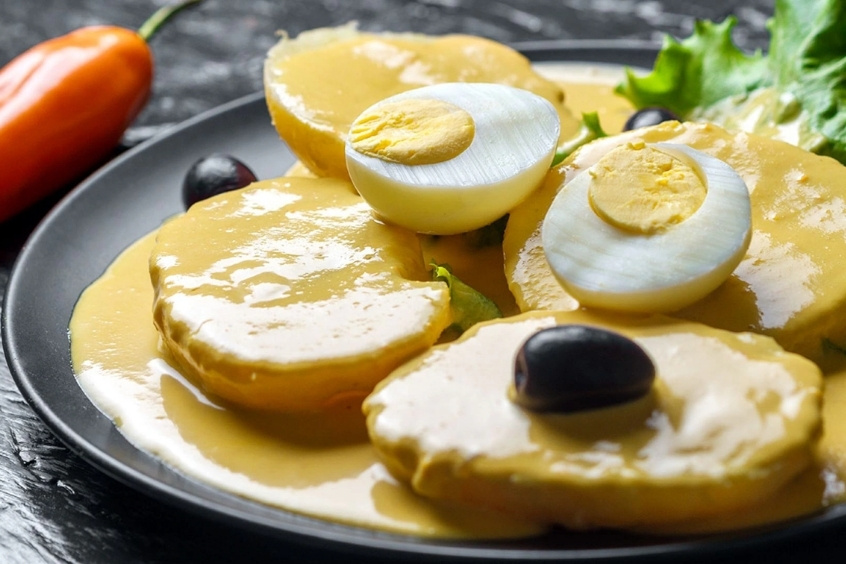 Papas a la Huancaína - Khoai tây luộc phủ sốt phô mai ớt vàng