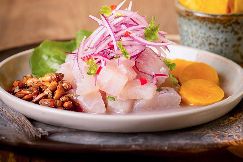 Món ăn đặc sản Arequipa Ceviche - Hải sản tươi trộn chanh, hành tím và rau mùi