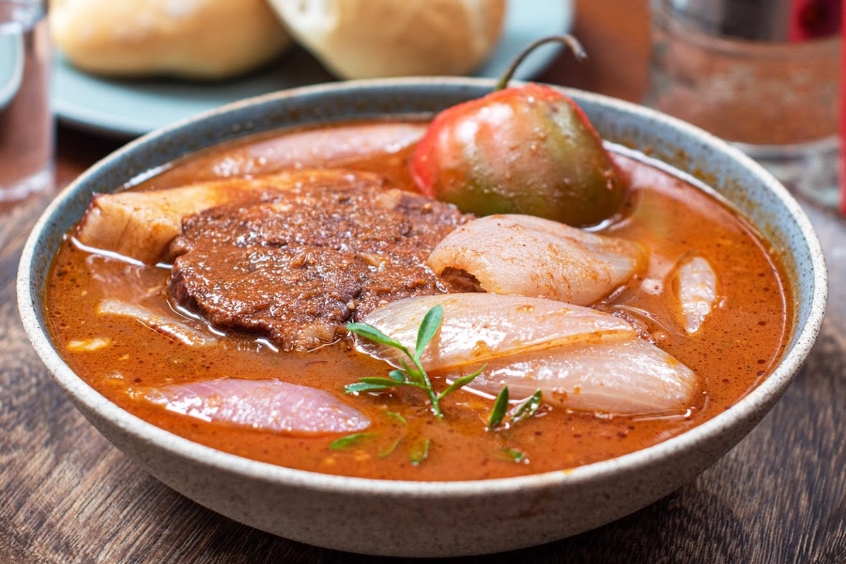 Adobo Arequipeño - Thịt heo hầm sốt ớt đỏ cay nồng đặc sản Peru