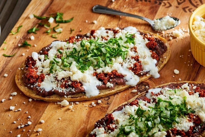 Huaraches – Món ăn đường phố Mexico độc đáo với hình dáng chiếc dép