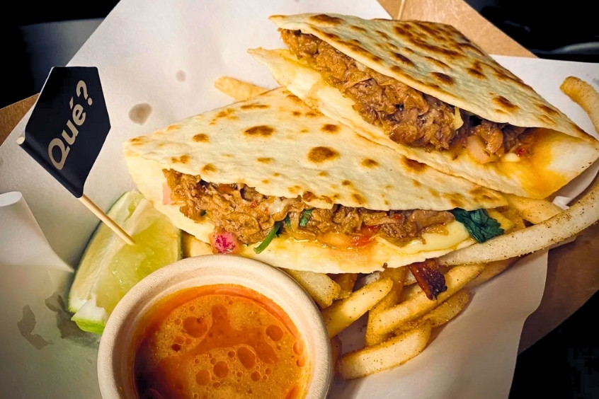Quesadillas – Món ăn đường phố Mexico phổ biến, giòn ngoài mềm trong