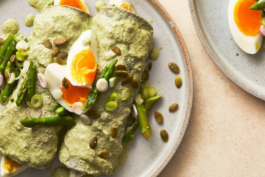 Papadzules - Bánh ngô cuộn trứng phủ sốt hạt bí xanh