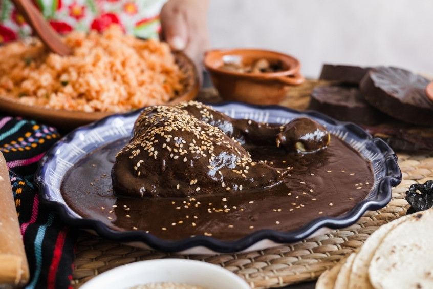 Mole - Sốt socola cay mặn, ăn kèm thịt gà hoặc thịt bò Mexico