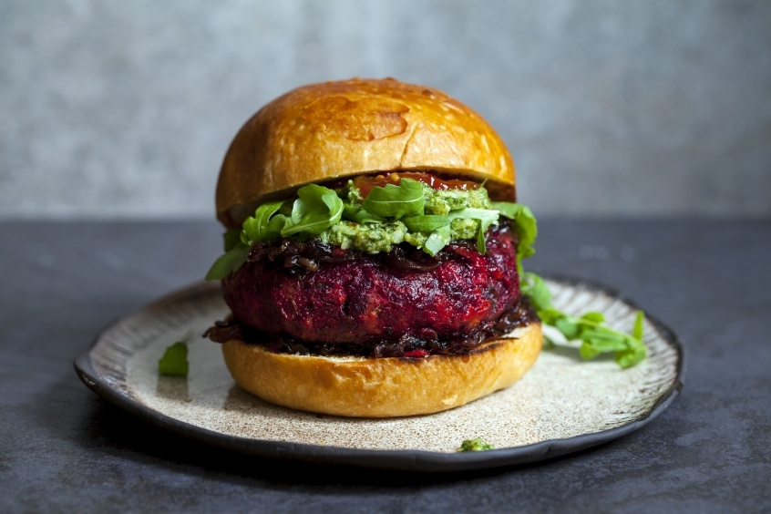 Burger kẹp củ dền tươi ngon đầy màu sắc tại Sydney