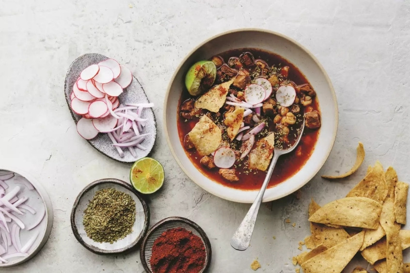 Súp pozole rojo nóng hổi đậm chất ẩm thực San Miguel
