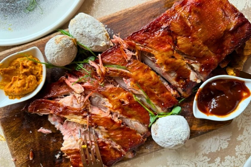 Thưởng thức BBQ Ribs sườn nướng đặc sản Oakville thơm ngon khó quên