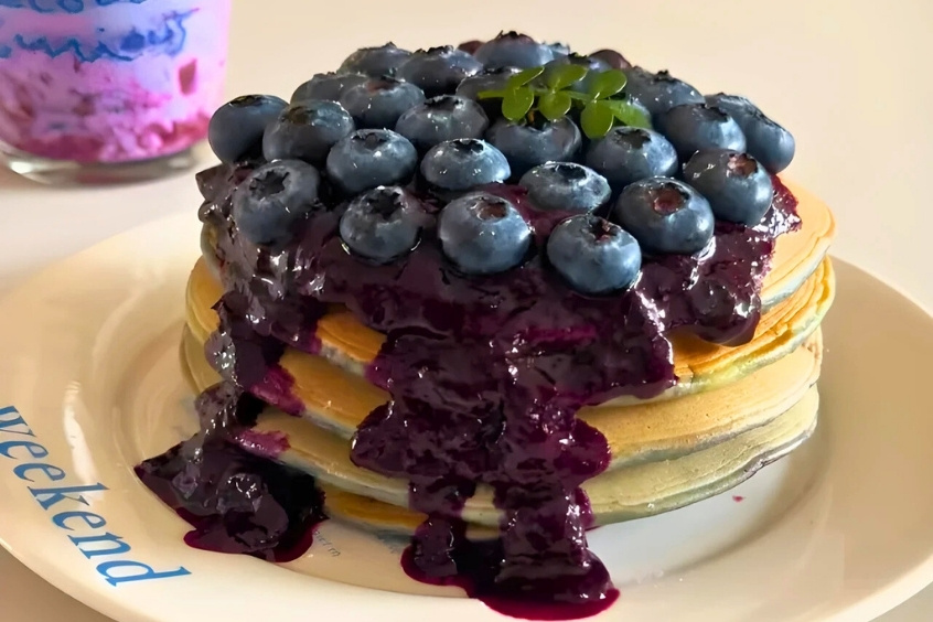 Ẩm thực Oakville đặc sắc với món Blueberry Pancakes bánh kếp việt quất mềm ngọt