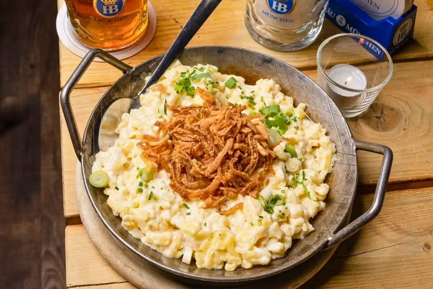 Đĩa Käsespätzle mỳ pasta phô mai nóng hổi, béo ngậy, gợi ý từ 190 Travel