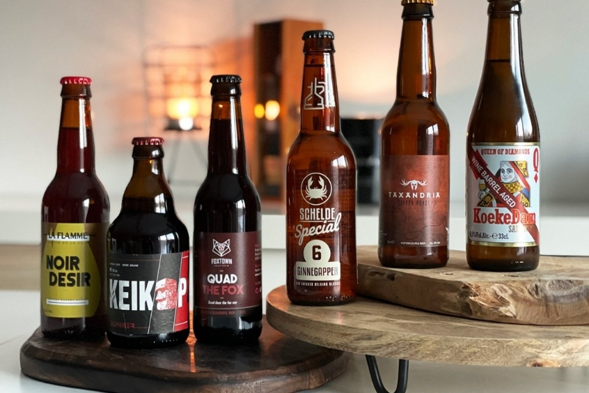 Những chai bia địa phương của Bỉ, được phục vụ tại một quán bar ở Ghent