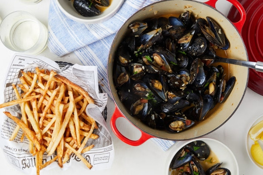 Vẹm hấp bia và khoai tây chiên, món ăn đặc trưng của ẩm thực Ghent