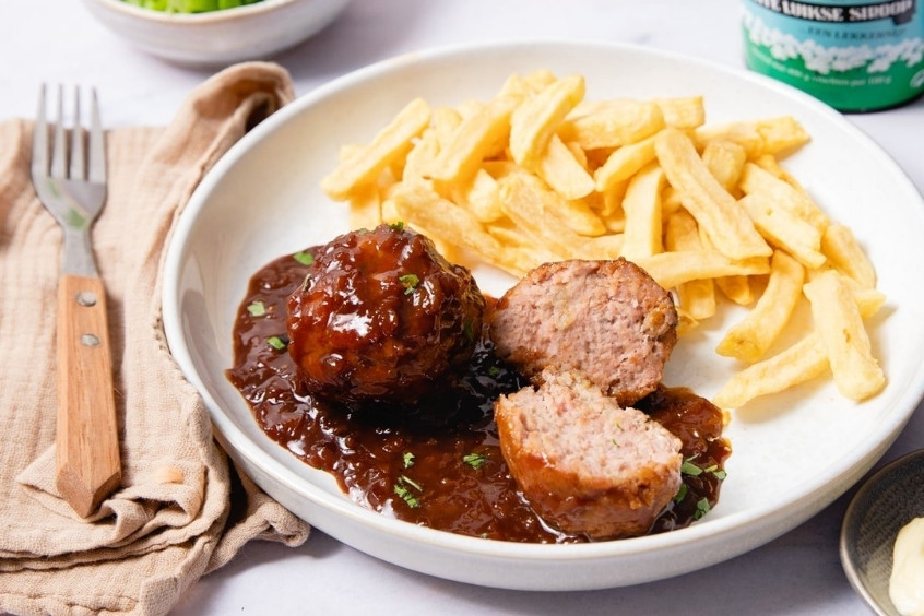 Những viên thịt Boulet au Sauce Lapin với nước sốt đặc trưng, món ăn truyền thống của Brussels