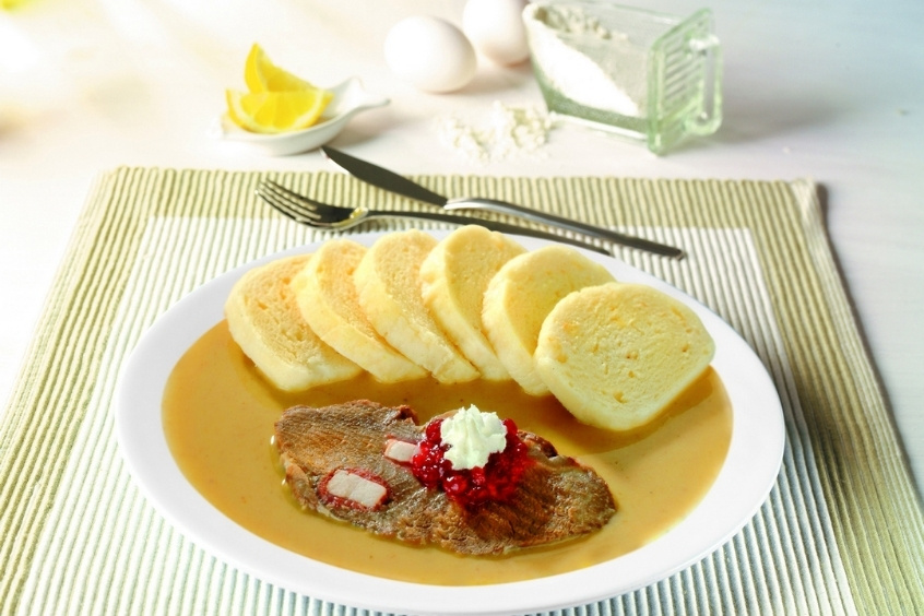 Món Svíčková na smetaně truyền thống hấp dẫn với hương vị đậm đà khó quên