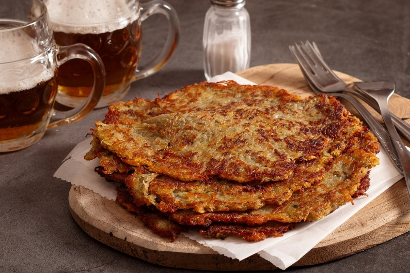 Bramboráky món bánh rán khoai tây thơm ngon được ưa chuộng tại nhiều quán ăn