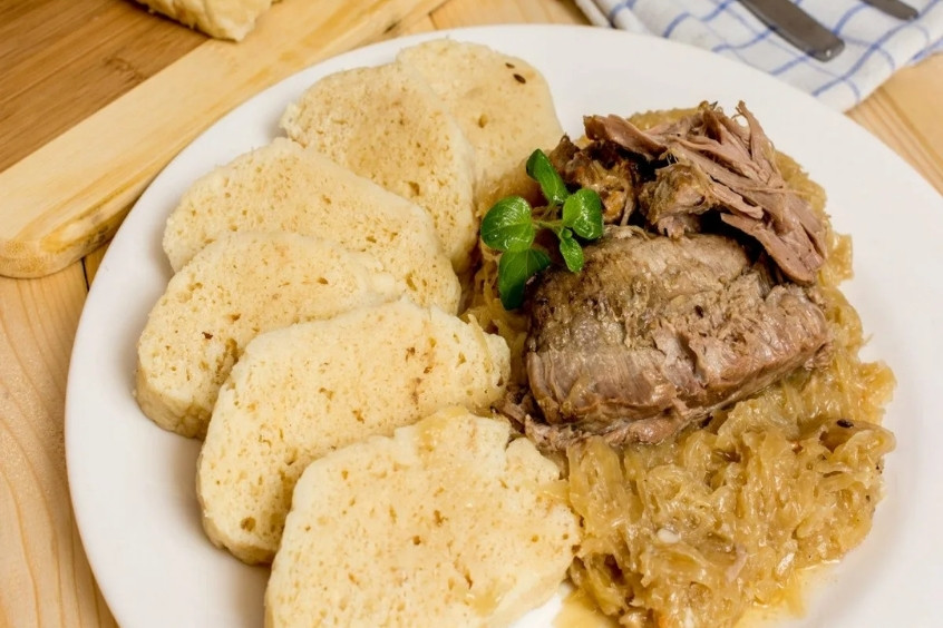 Vepřo knedlo zelo món ăn đặc trưng với hương vị hài hòa khó quên