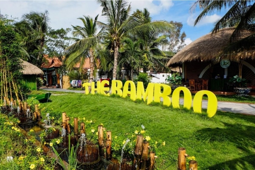 Làng du lịch Tre Việt