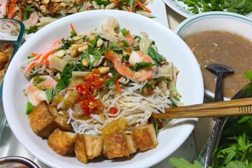 bún mắm nêm lòng bà xinh