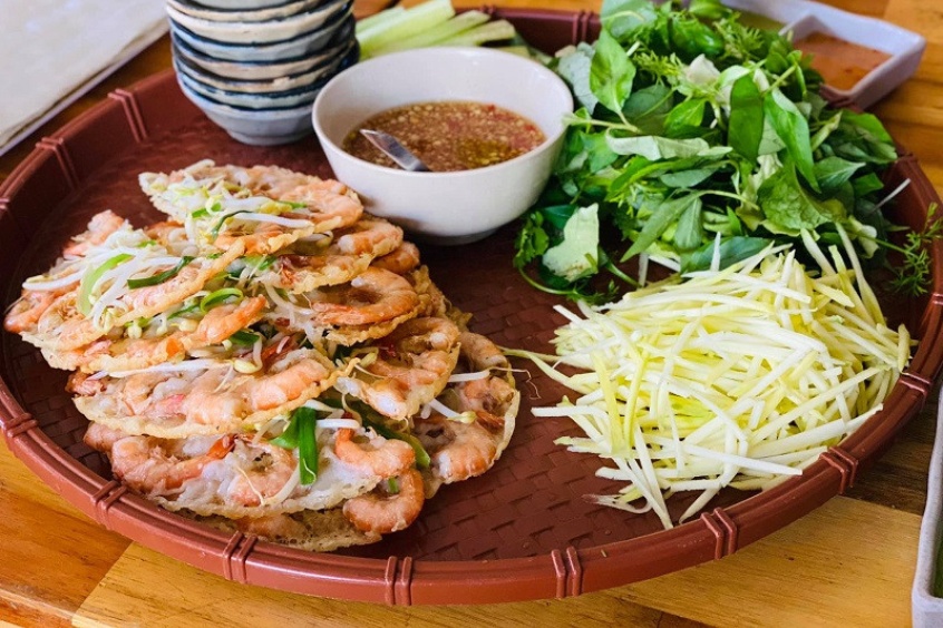 Quán bánh xèo tôm nhảy Cô Ba