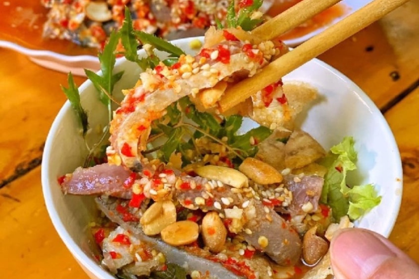 Quán gỏi cá Tấn