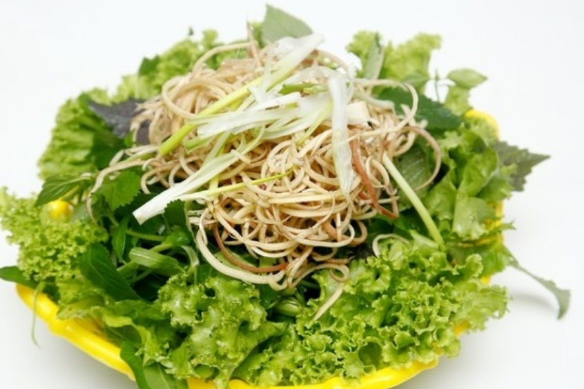 rau sống bánh tráng cá nục