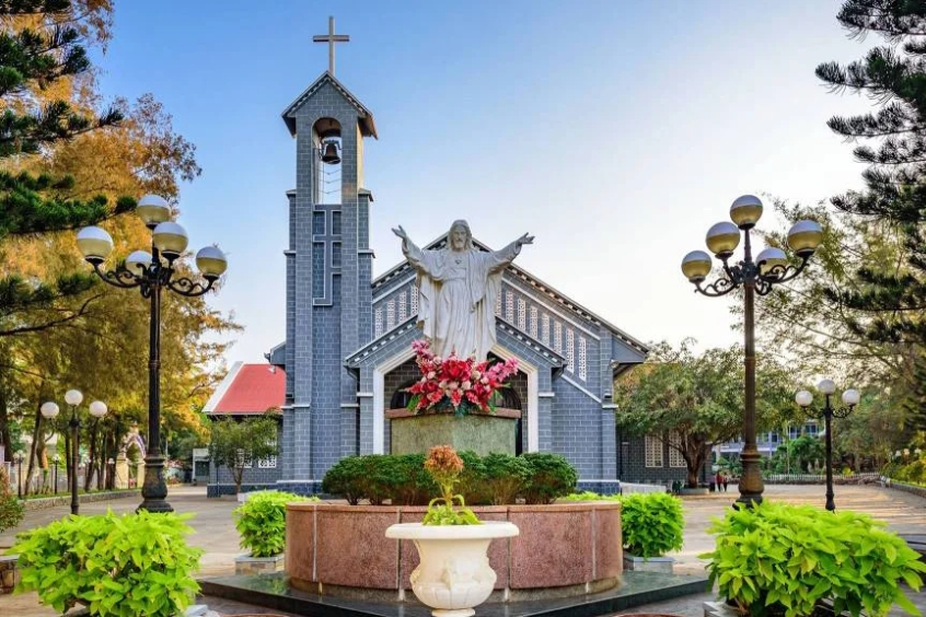 Nhà thờ Thánh Tâm Buôn Ma Thuột