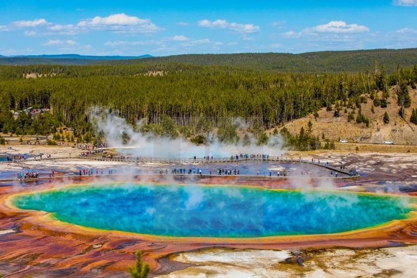 Suối nước nóng Vàng Pó