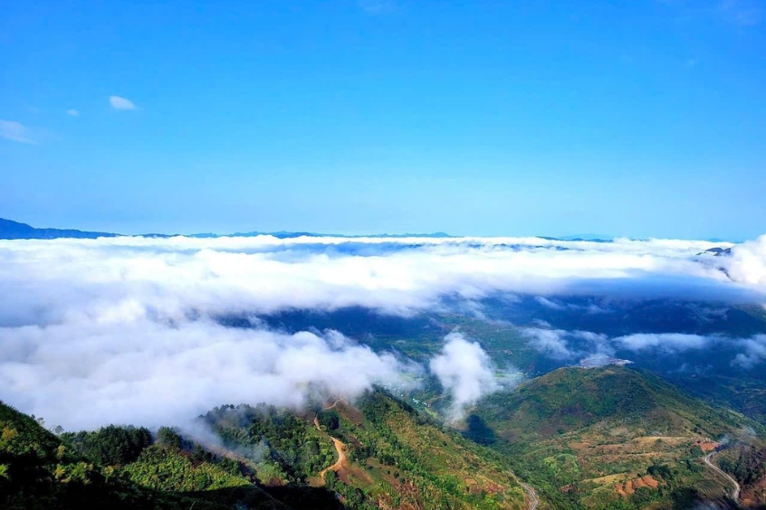 Bản Sin Suối Hồ