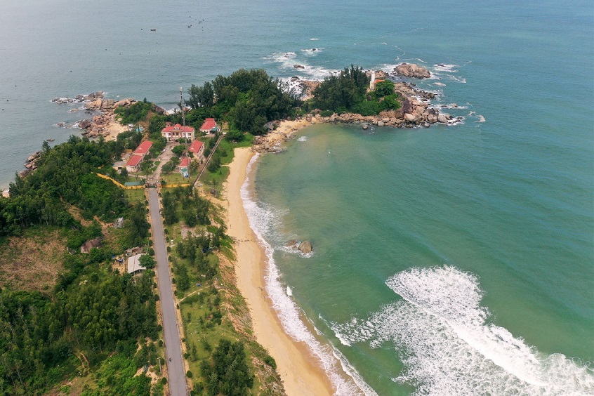 Biển Dung Quất – Điểm dừng chân bình yên giữa biển trời (Ảnh: Internet).