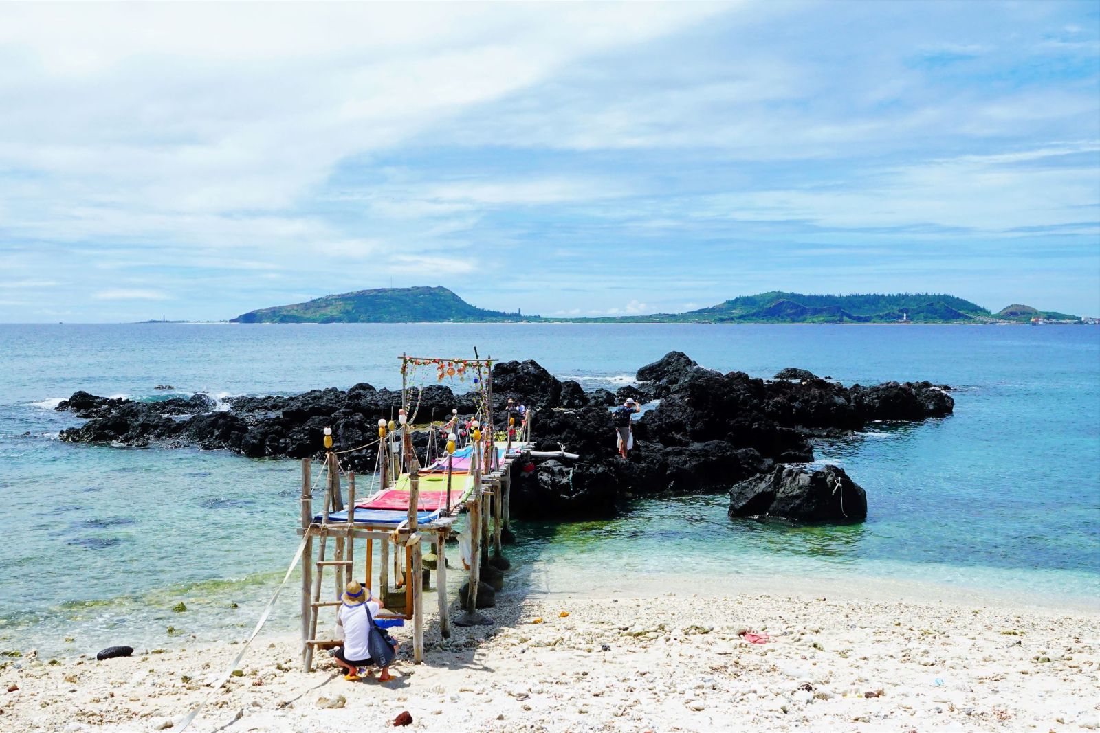 Mỹ Khê Quảng Ngãi – Bãi biển bình yên giữa thiên nhiên (Ảnh: Internet).