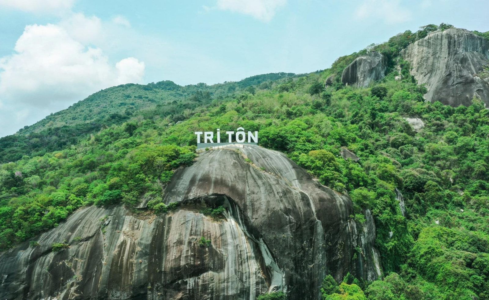 Núi Cô Tô - Địa điểm săn mây lý tưởng (Ảnh: Internet)