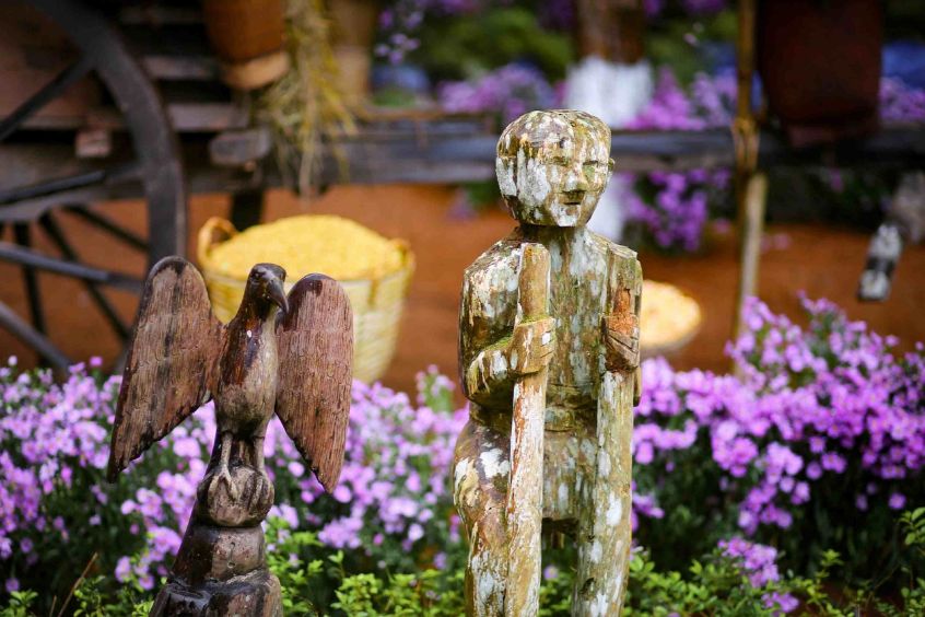 Vườn tượng gỗ