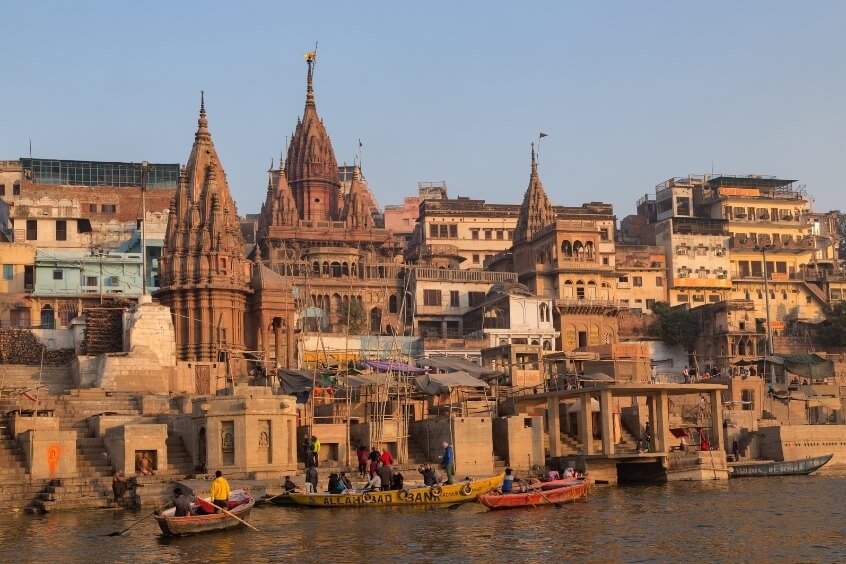 Bàn thờ sông Manikarnika Ghat tại Ấn Độ