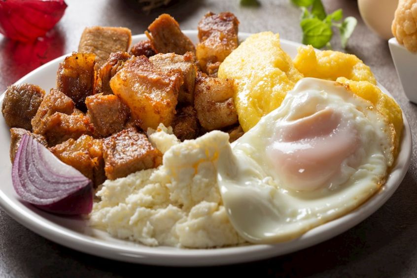 Bạn đừng quên thưởng thức ẩm thực độc đáo tại Romania nhé!