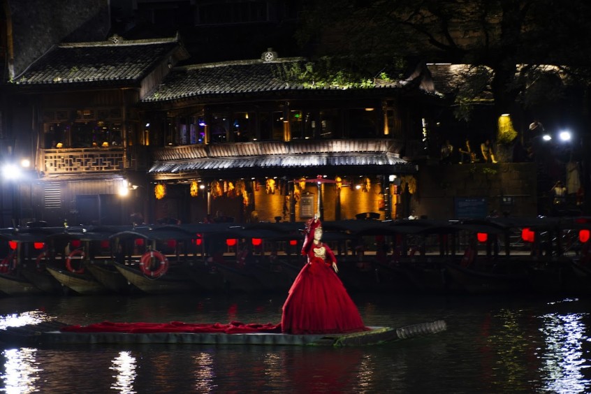  Phượng Hoàng Cổ Trấn